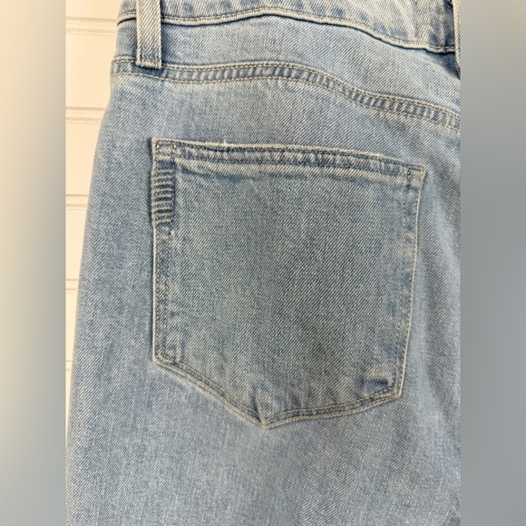 Paige women’s light wash frayed edge Collete Crop Flare jeans. Size 31 - Picture 5 of 7